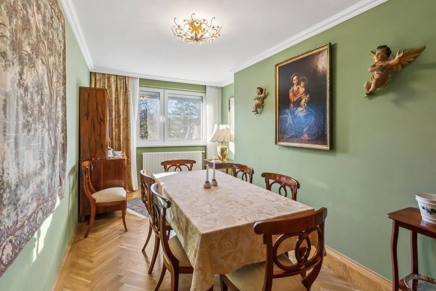 Investment apartment with lifelong right of residence: Stunning 4-room apartment with loggia and garden