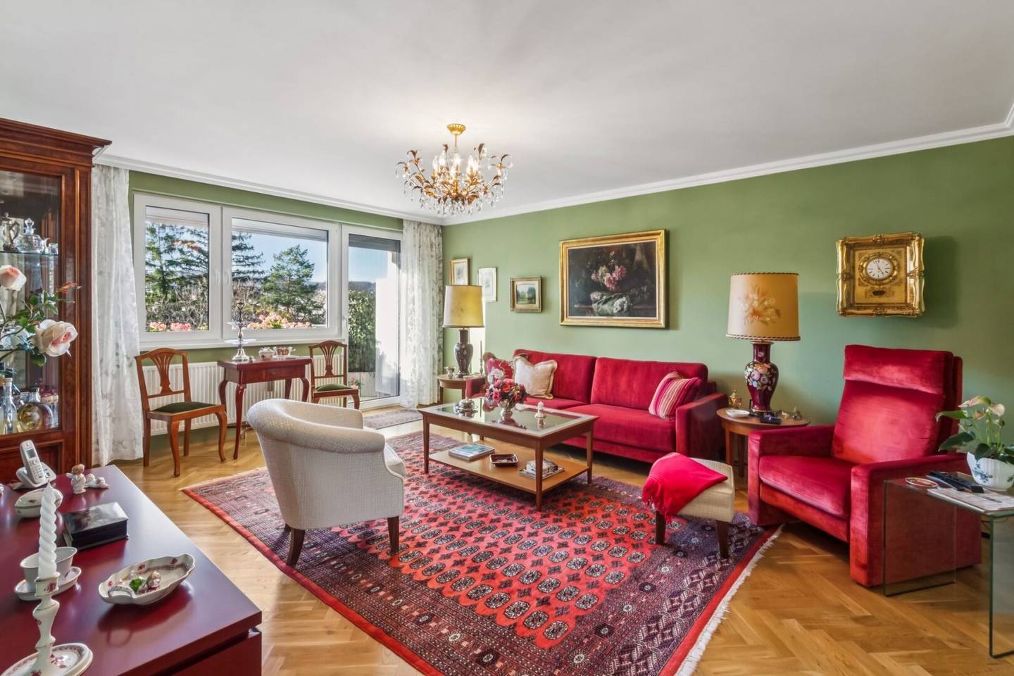 Investment apartment with lifelong right of residence: Stunning 4-room apartment with loggia and garden