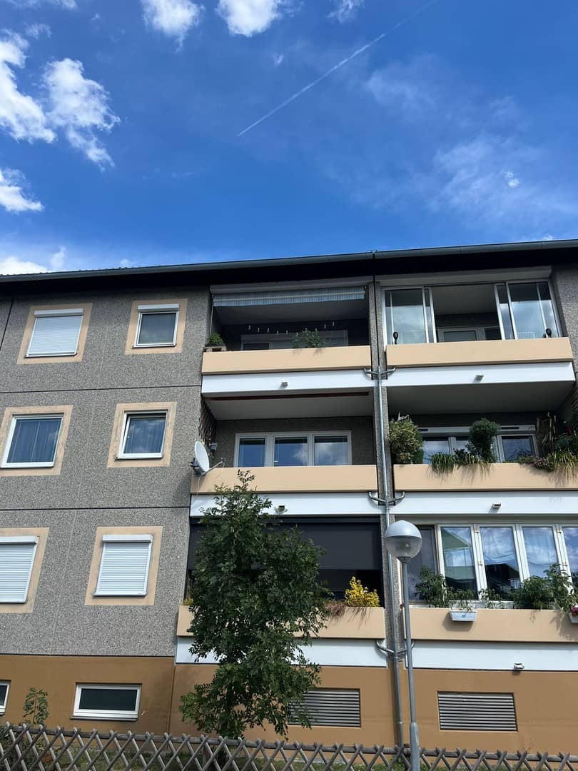 Renovated Wohnung with balcony and garage