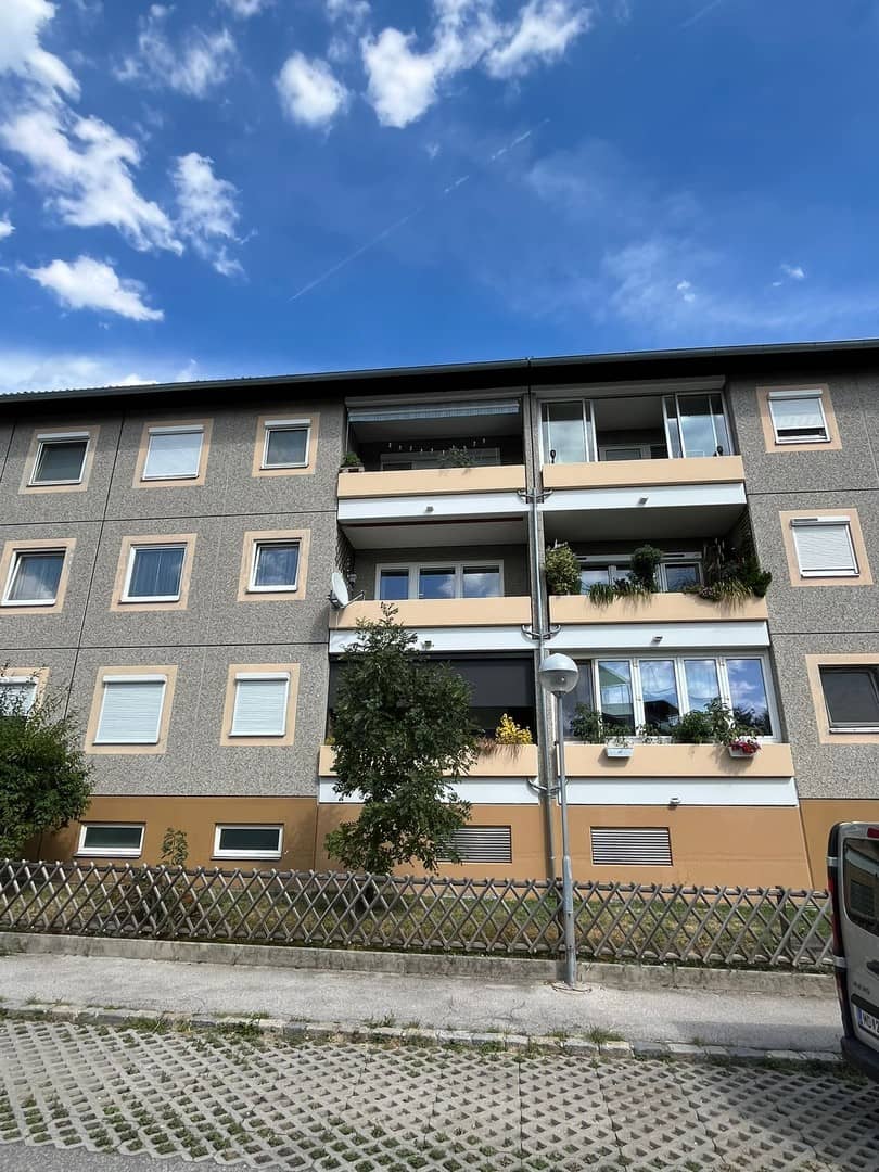 Renovated Wohnung with balcony and garage