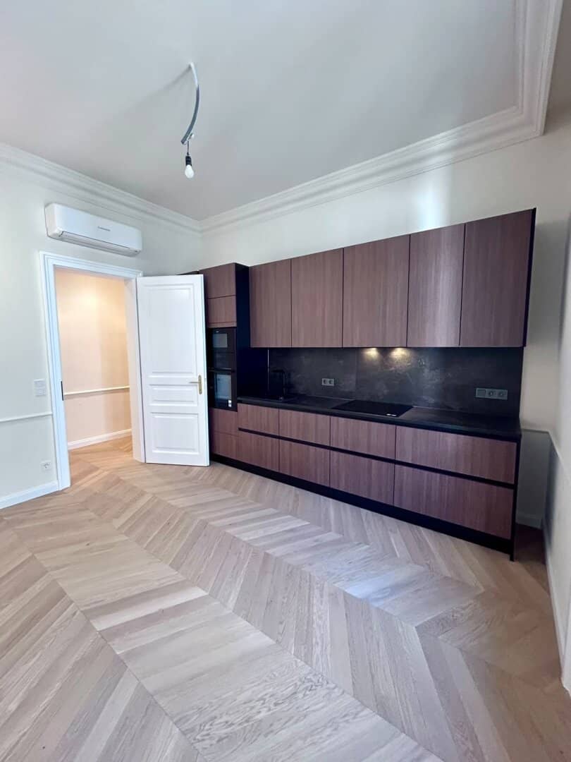 First occupancy after renovation – 145 m² with air conditioning &amp; underfloor heating in the 4th District
