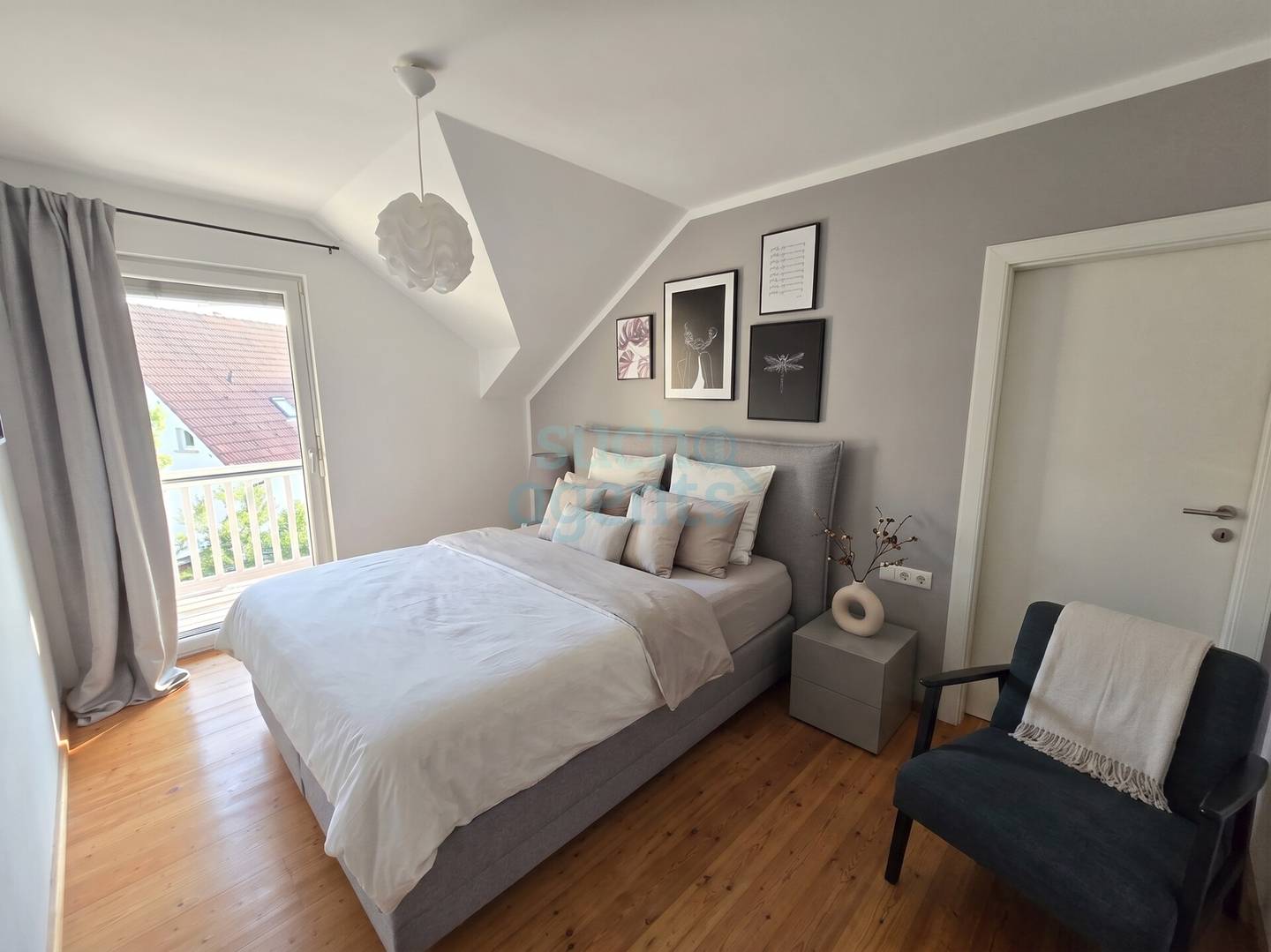 Sonnige Familienwohnung mit Pool und Garten