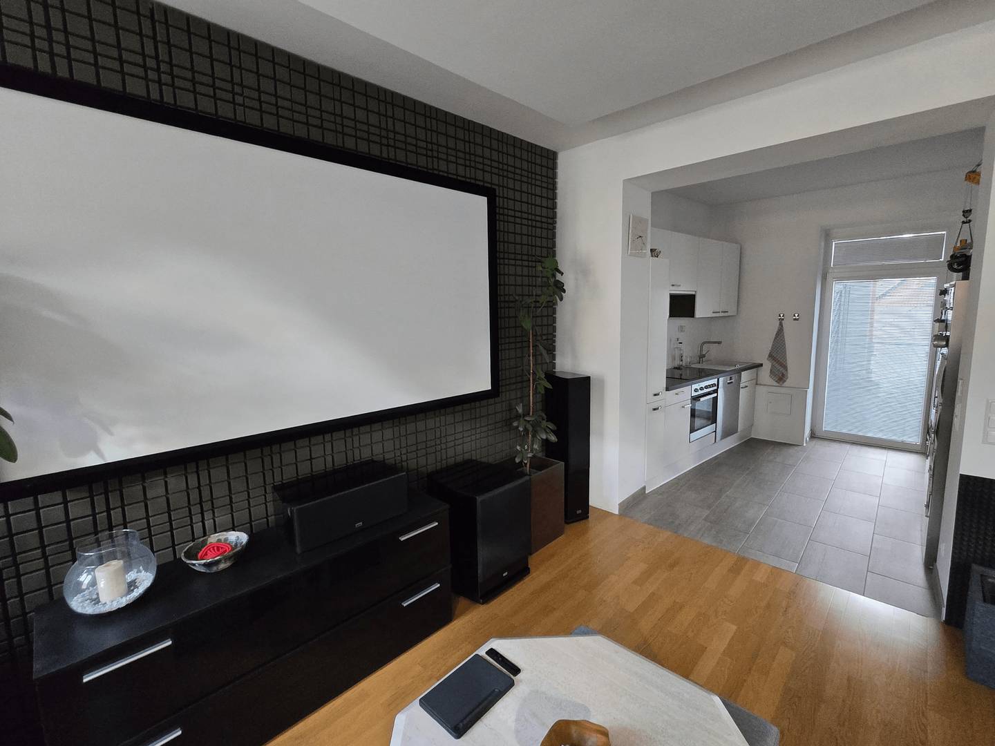 Generalsanierte Altbauwohnung mit Loggia und Klimaanlage