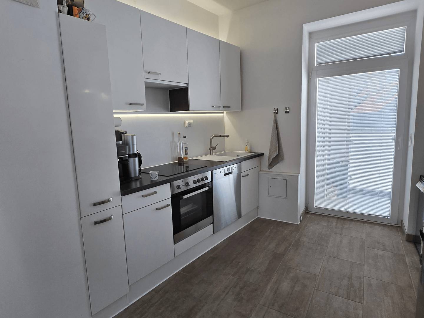 Generalsanierte Altbauwohnung mit Loggia und Klimaanlage