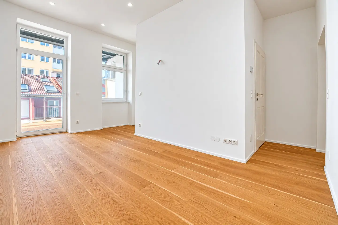 First occupancy - Clever layout and large outdoor area - With air conditioning in every room