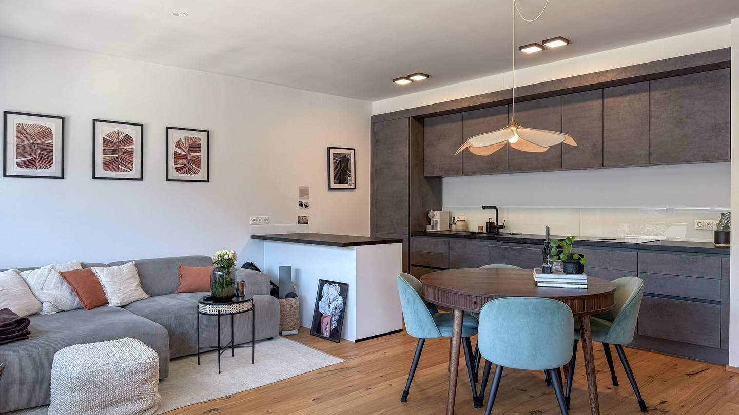 New build apartment with sunny terrace and underground parking