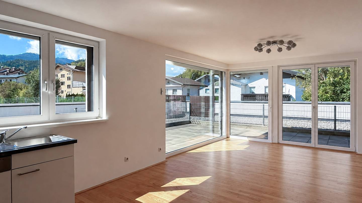 Penthouse with roof terrace and view of the Tennengebirge
