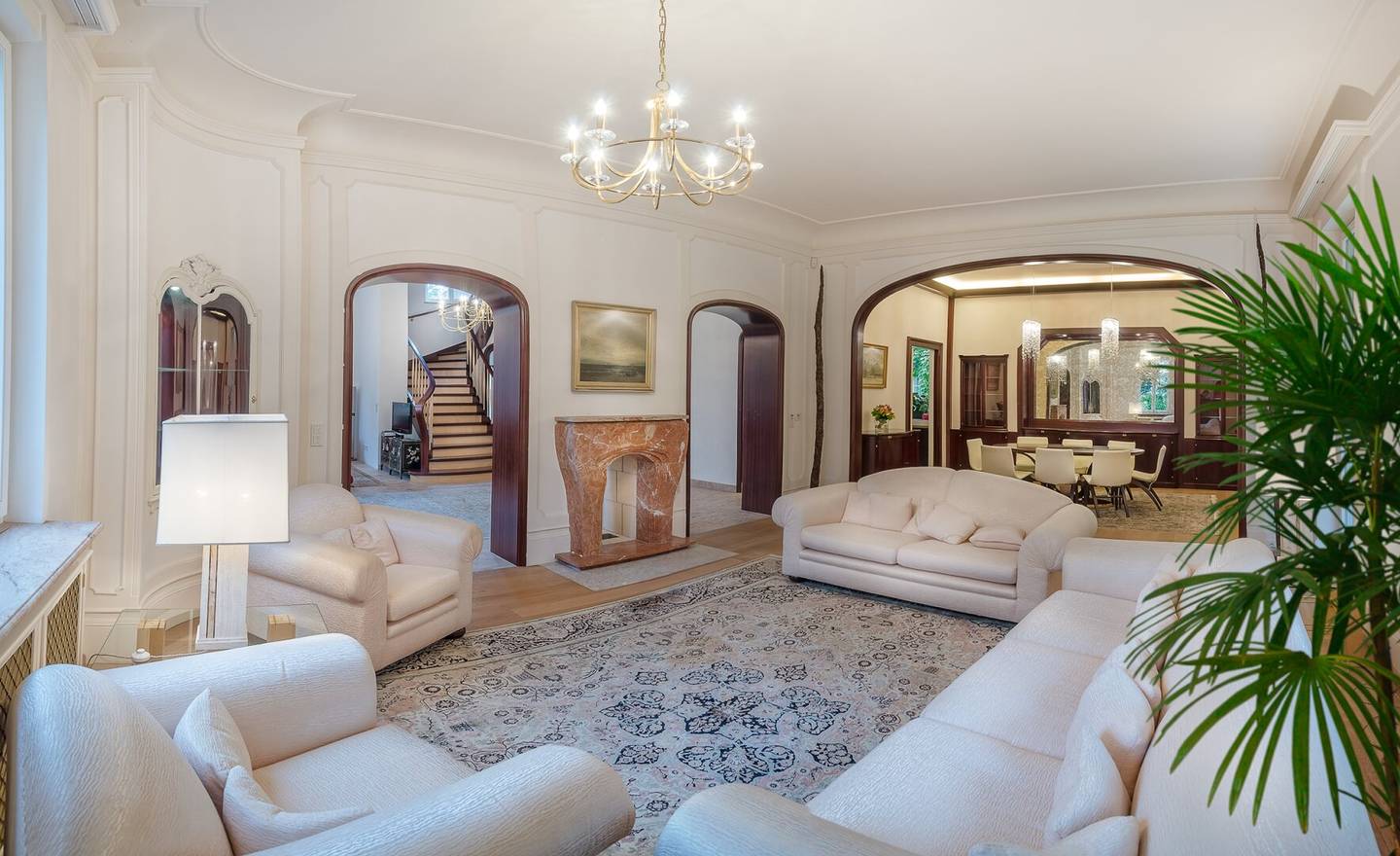 Exklusive klassische Villa mit traumhaften Garten in Althietzing