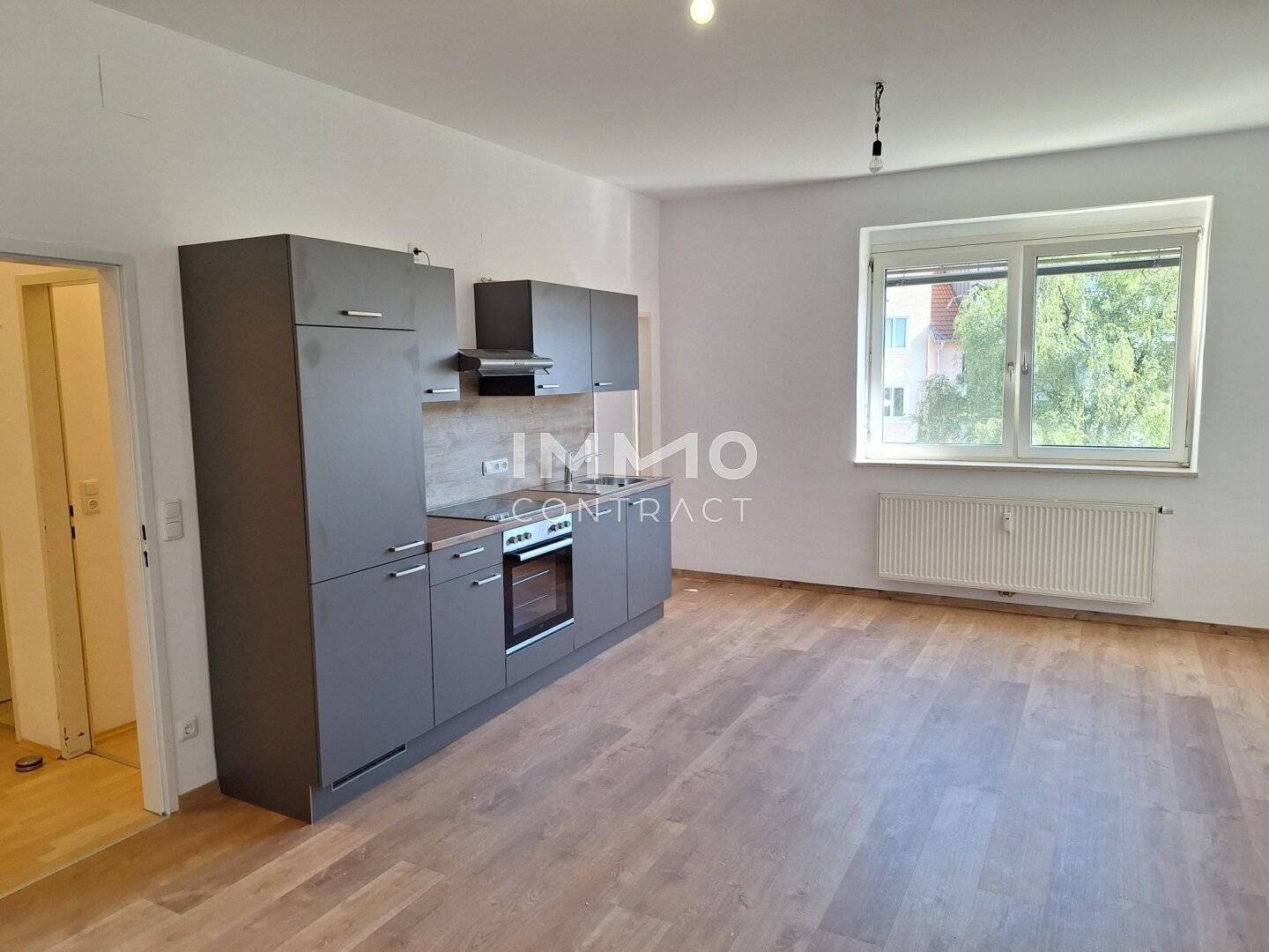Renovated, centrally located 2-room apartment in Waldeggstraße