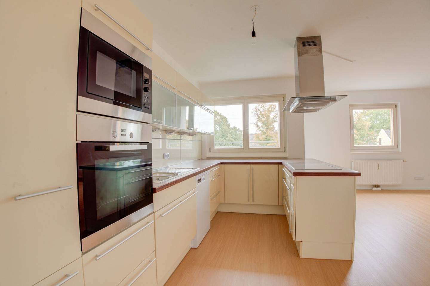 Modern 3 room new build apartment in Eßling with loggia