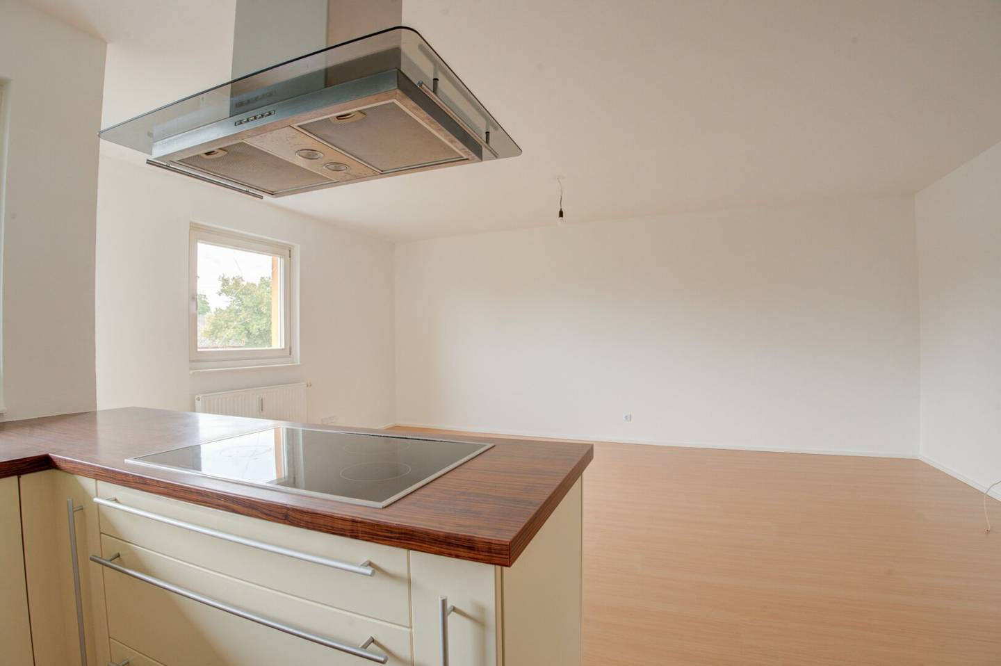 Modern 3 room new build apartment in Eßling with loggia