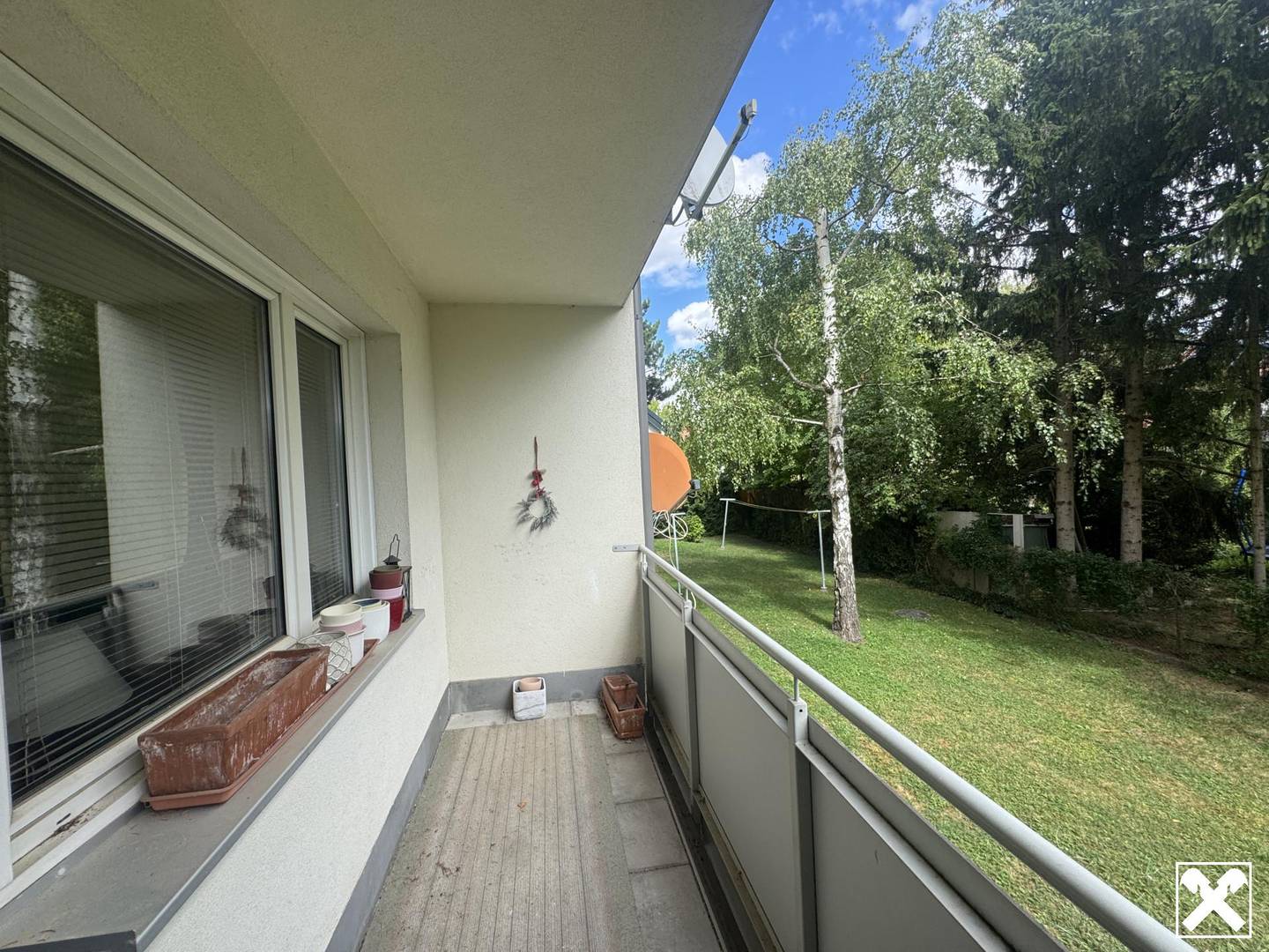 Bright Erdgeschosswohnung with loggia set in a quiet location