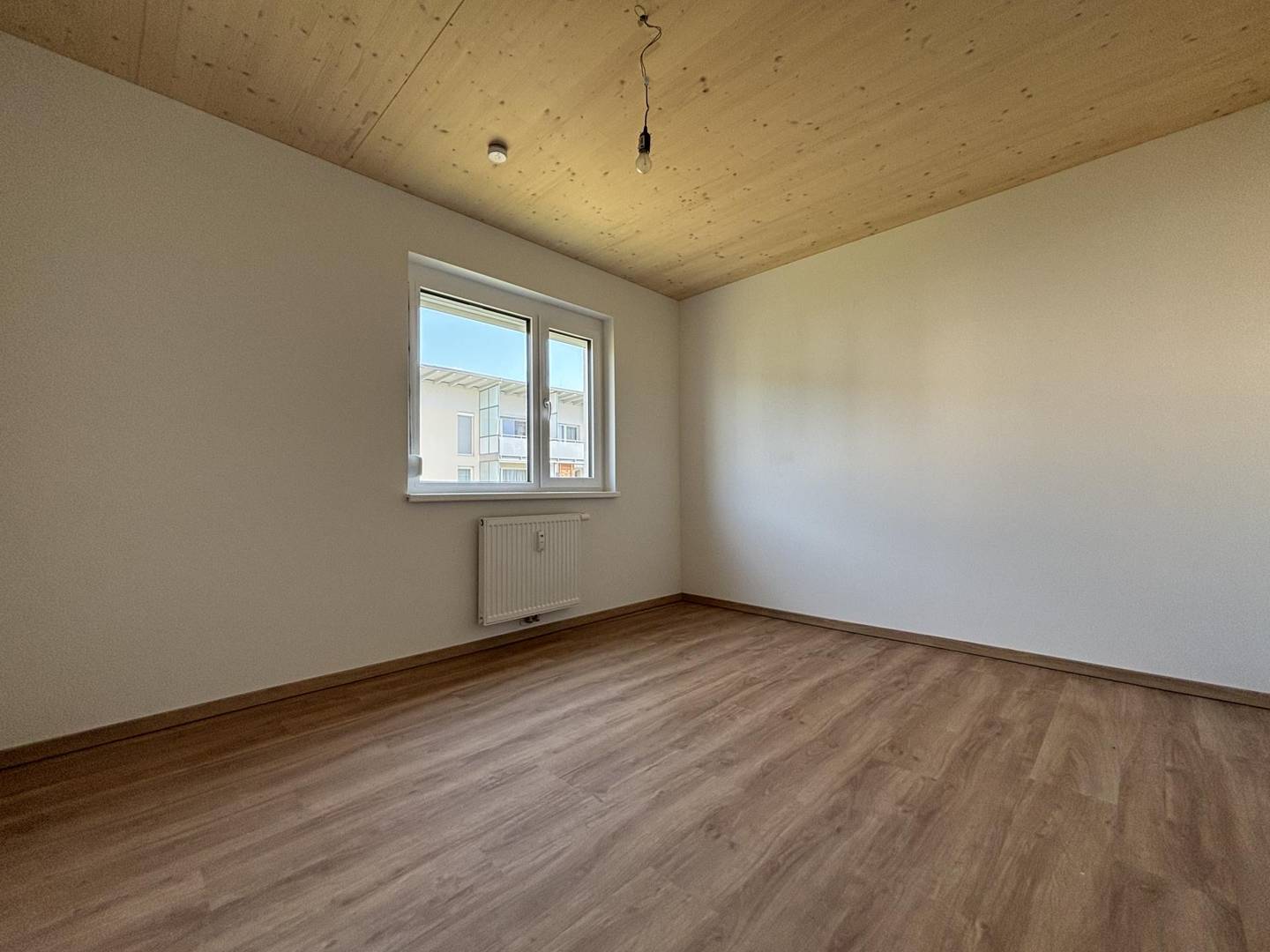 Modern furnished Wohnung barrier free with balcony