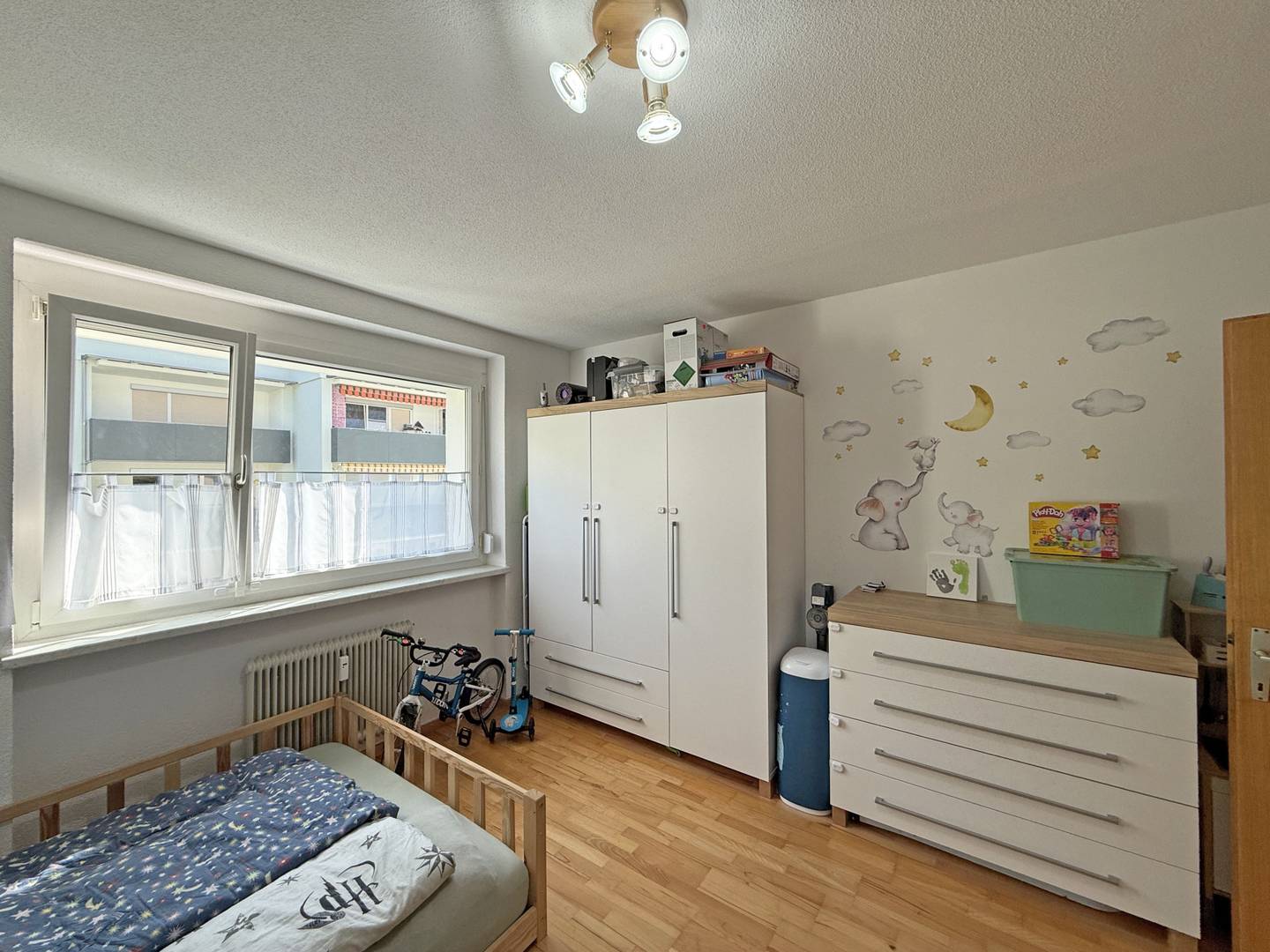 Bright apartment with loggia and private parking