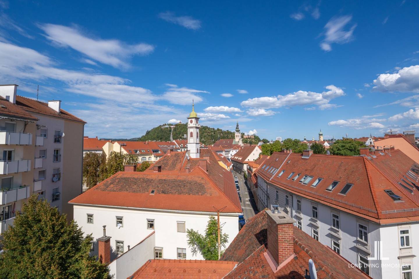 Living above the roofs of Graz, well maintained 2-room apartment with loggia and private lift access Top 12