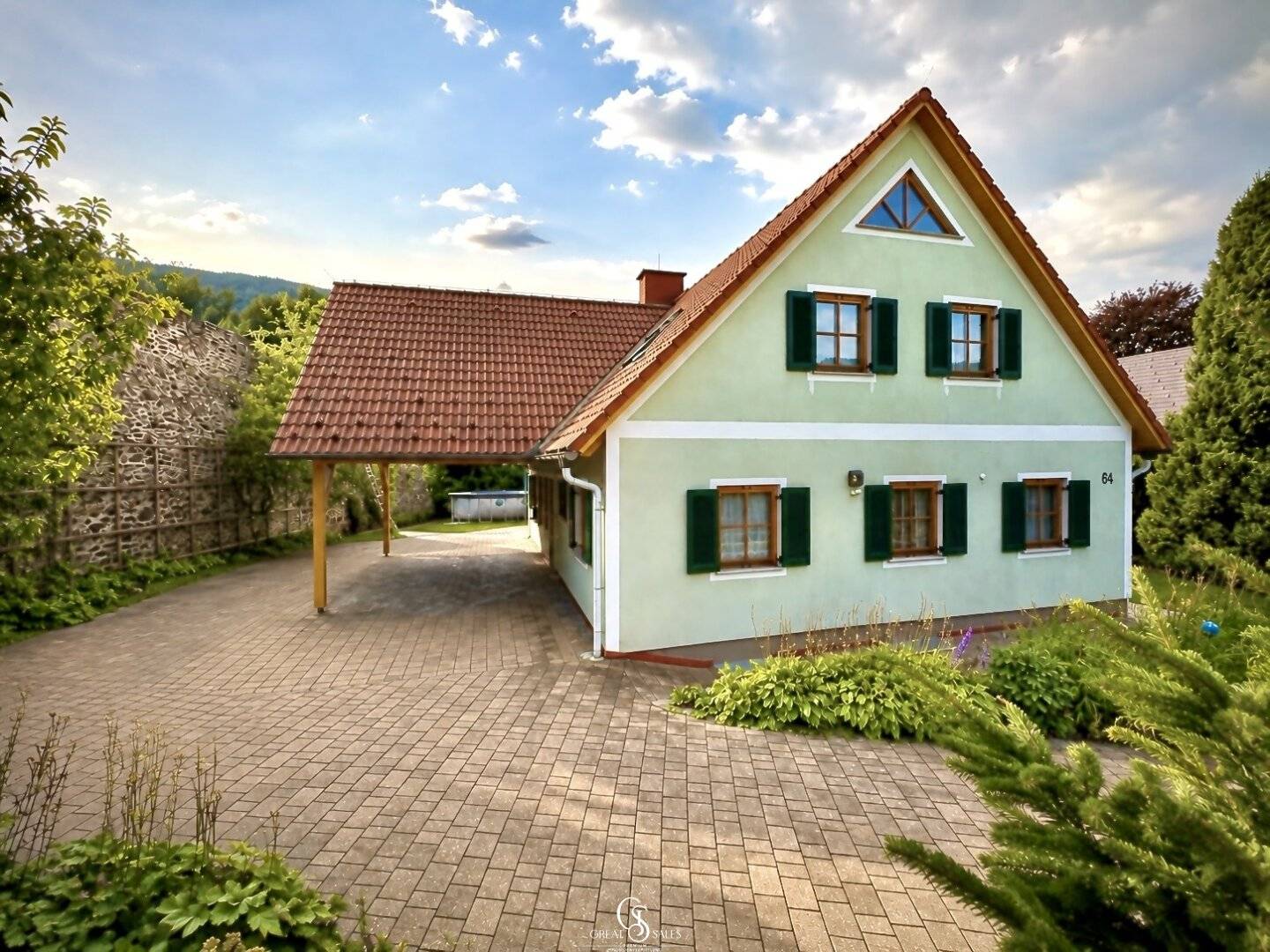 Gepflegtes Einfamilienhaus mit idyllischem Garten, Pool und Sauna