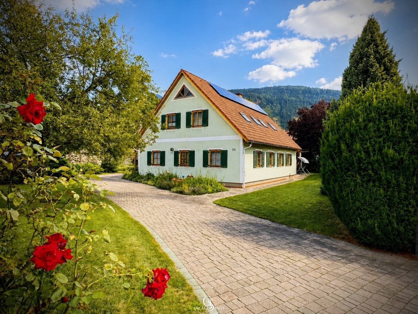 Gepflegtes Einfamilienhaus mit idyllischem Garten, Pool und Sauna