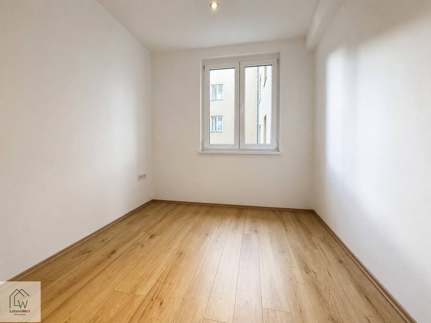renovated and ready to move in | 3 rooms with elevator in Hernals