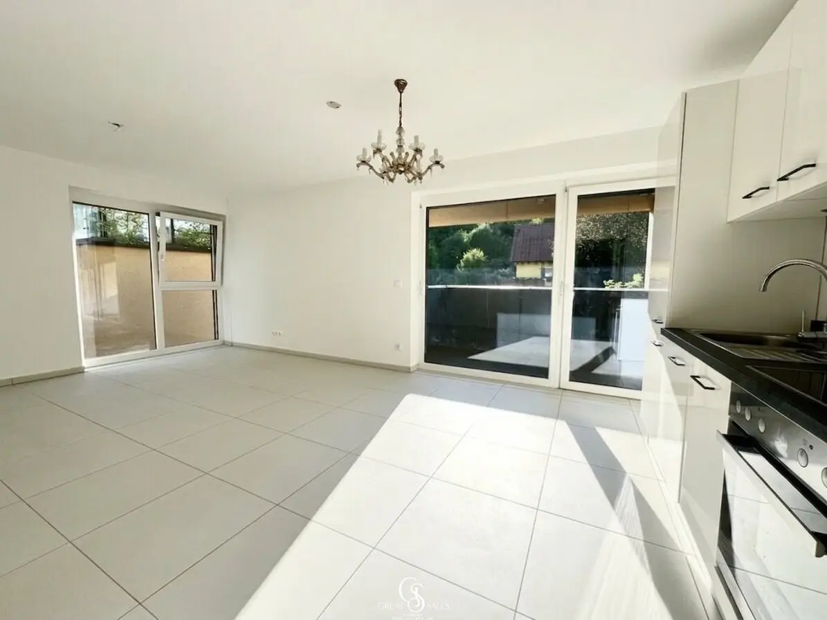 Exclusive three-room condominium with dreamlike west terrace
