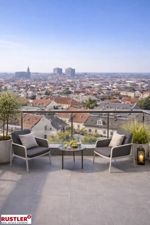 Lichtdurchflutete Dachgeschosswohnung mit Terrasse und Weitblick