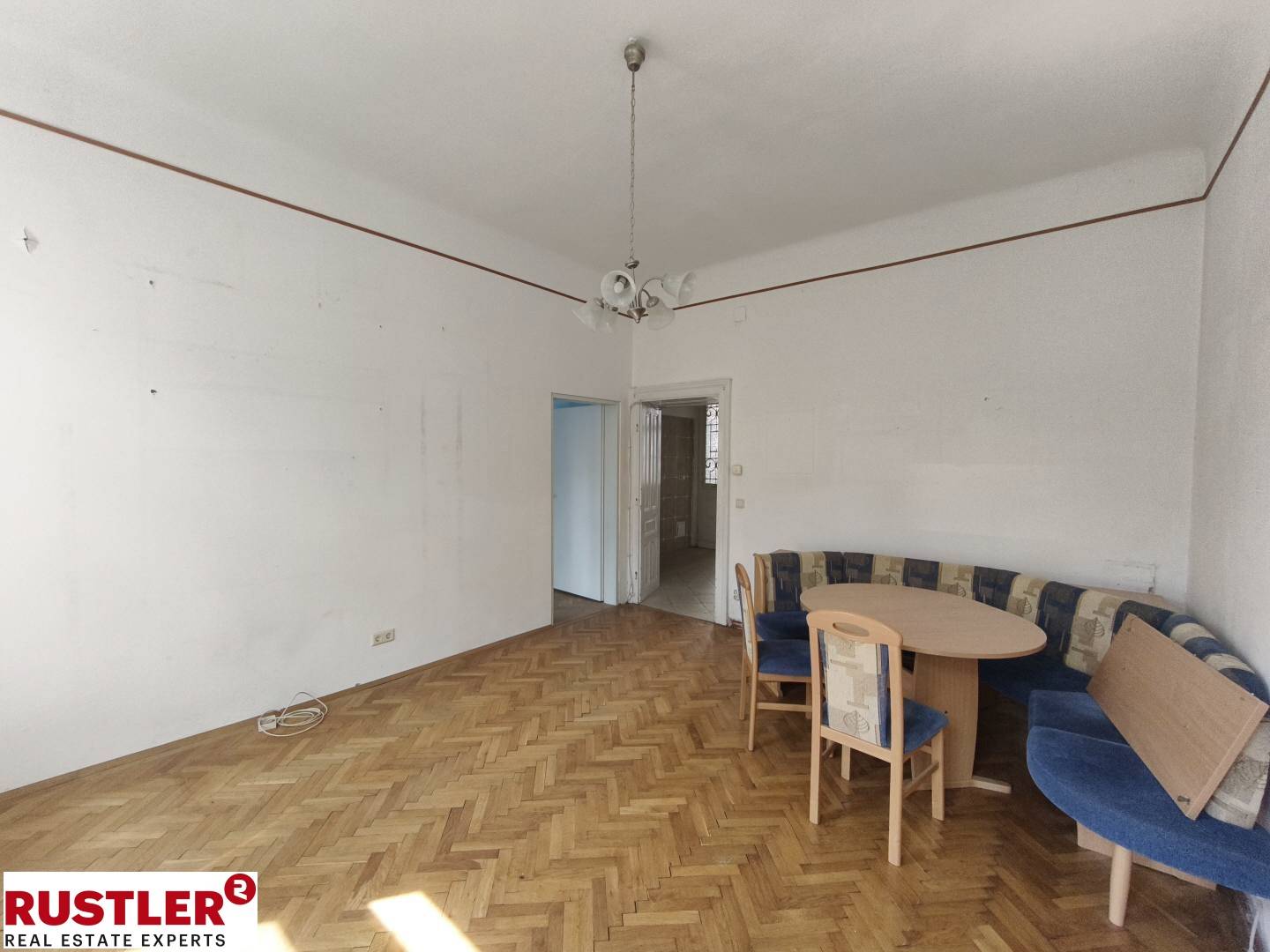Sanierungsbedürftige Altbauwohnung mit guter Anbindung an künftige U2