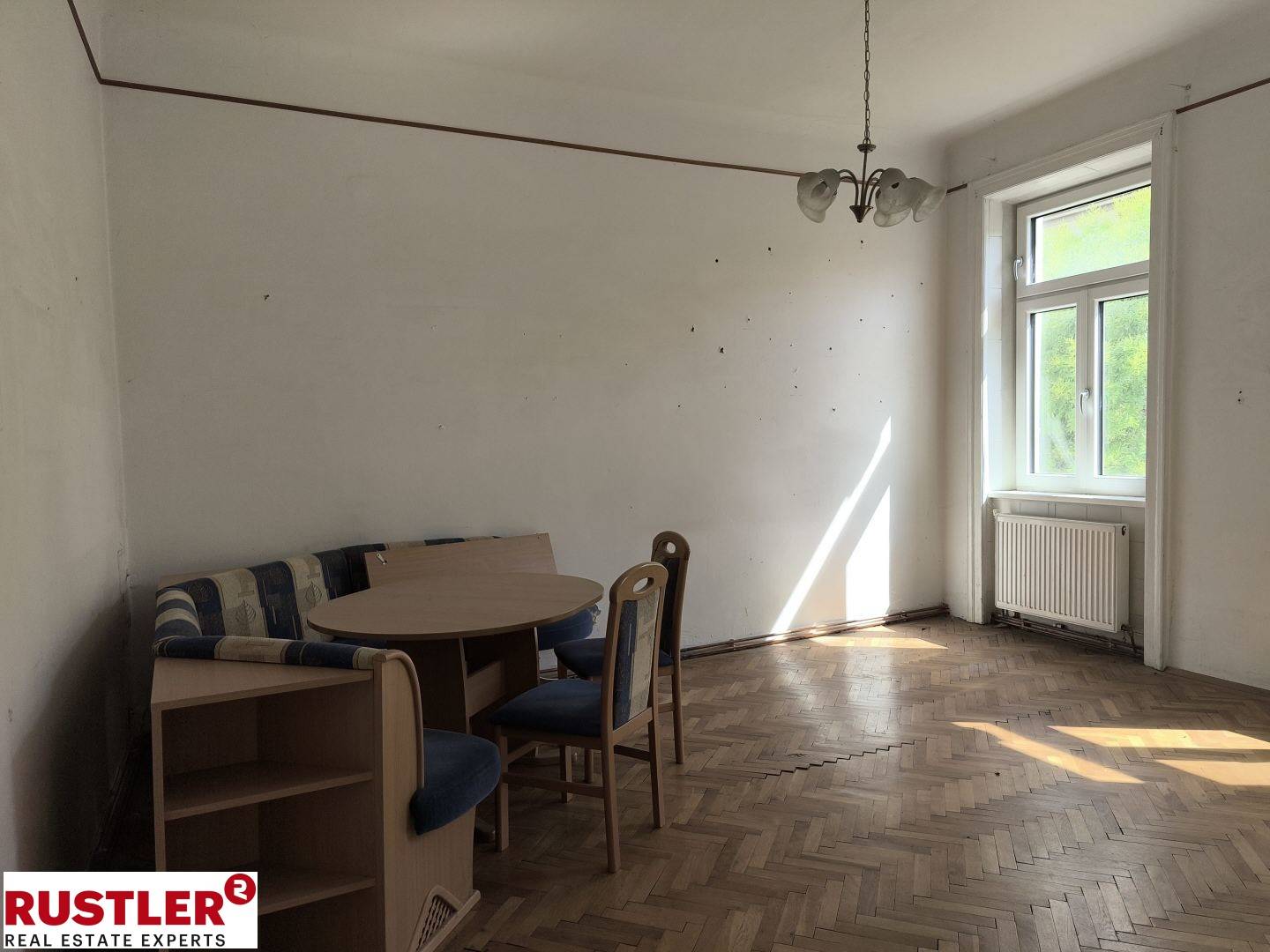 Sanierungsbedürftige Altbauwohnung mit guter Anbindung an künftige U2