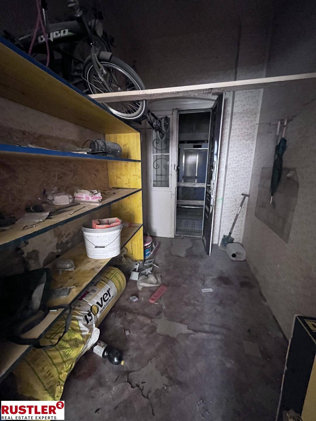 Südseitige Altbauwohnung mit hohen Decken