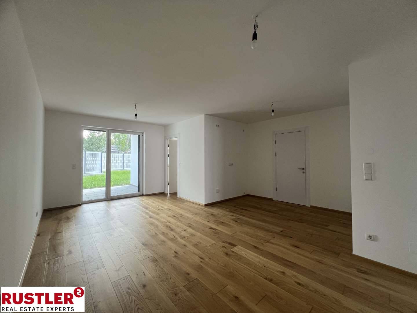 Helle Neubau Erdgeschosswohnung mit Privatgarten