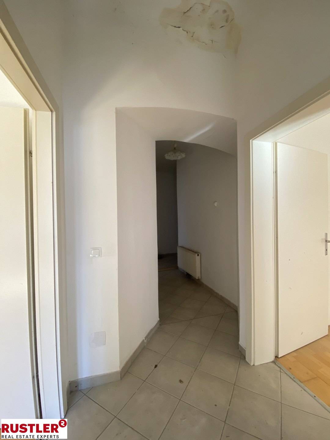 Bright Altbauwohnung with high ceilings and southwest exposure