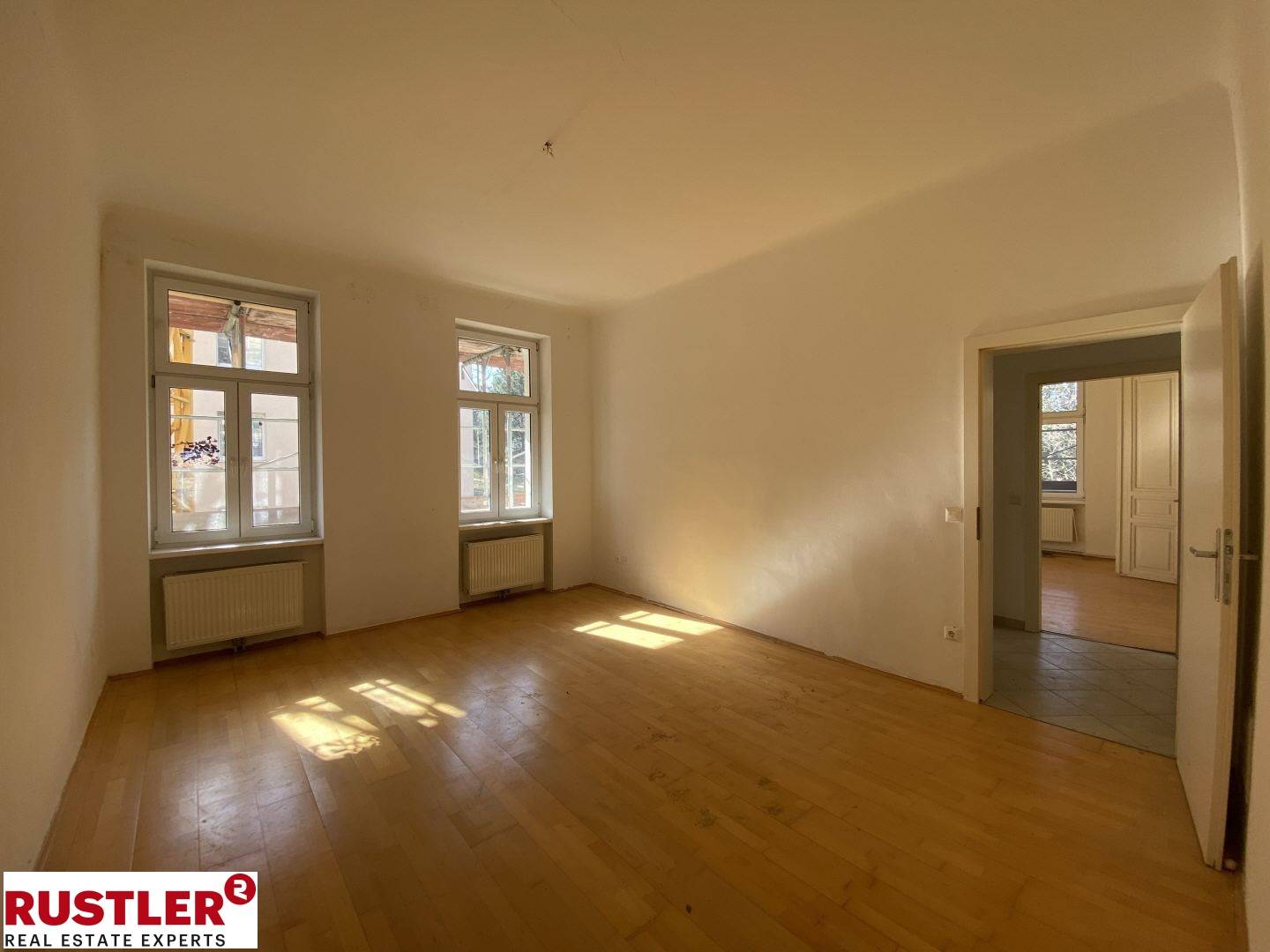 Bright Altbauwohnung with high ceilings and southwest exposure