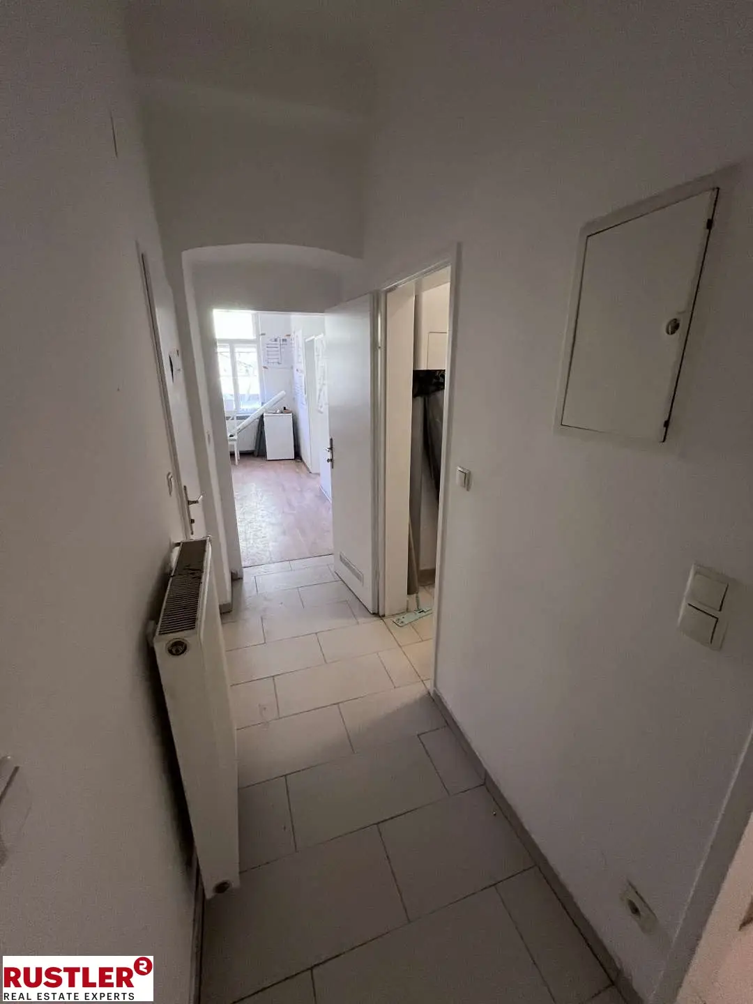 Bright period apartment with elevator