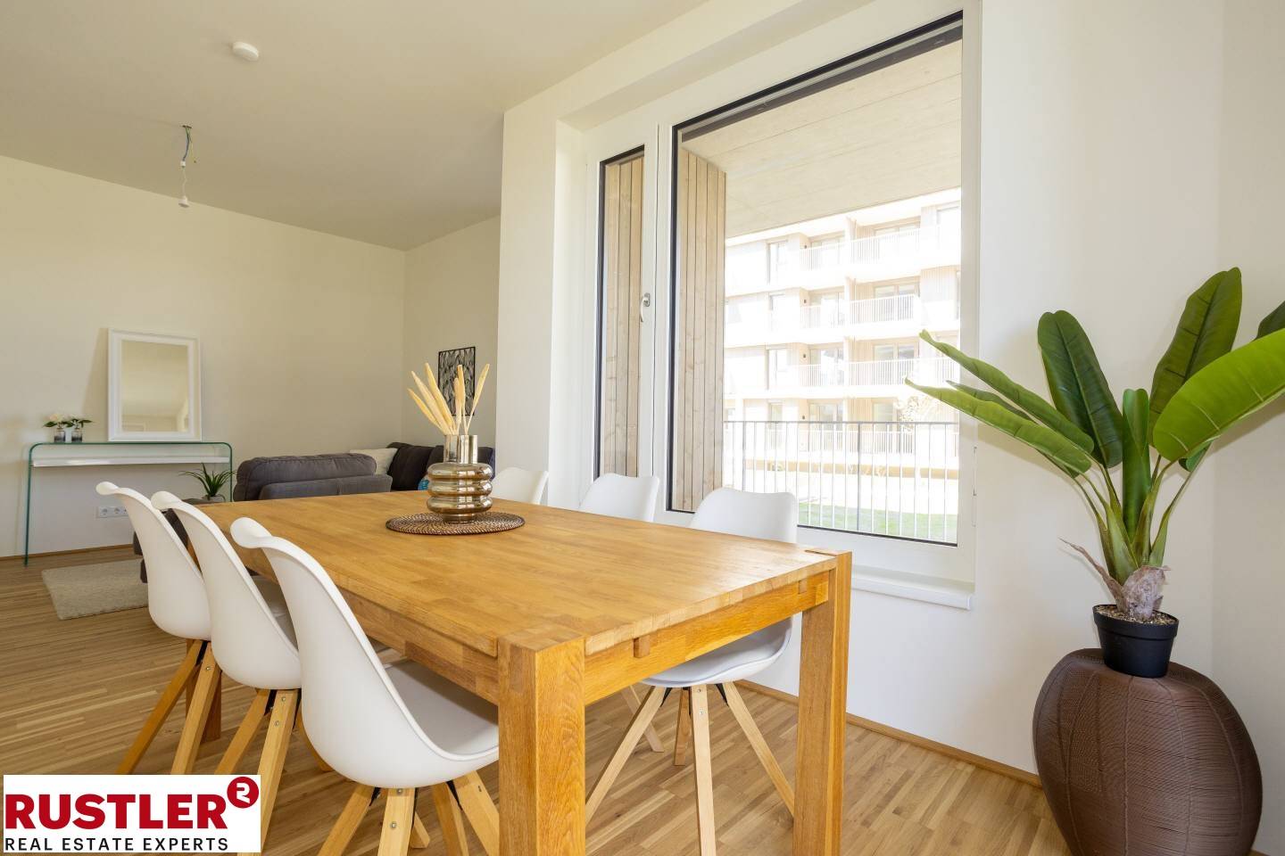 Erdgeschosswohnung mit großzügigem Balkon in grünem Quartier
