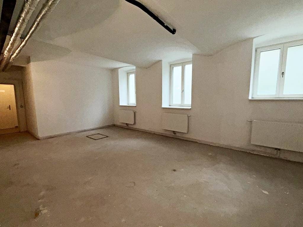 LAZARETTGASSE, 33 m2 Lagerfläche im Souterrain, 1 Raum, Heizung, AKH-Nähe