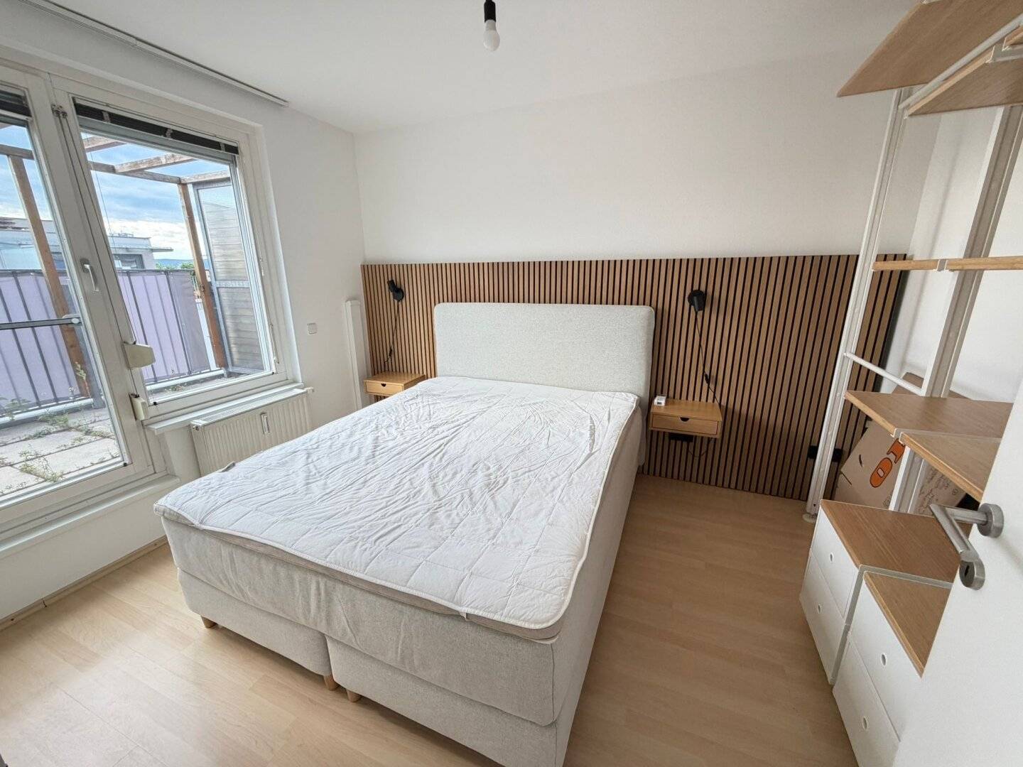 17 m² west terrace + air conditioning | Sunny 2-room apartment on the 6th floor with lift
