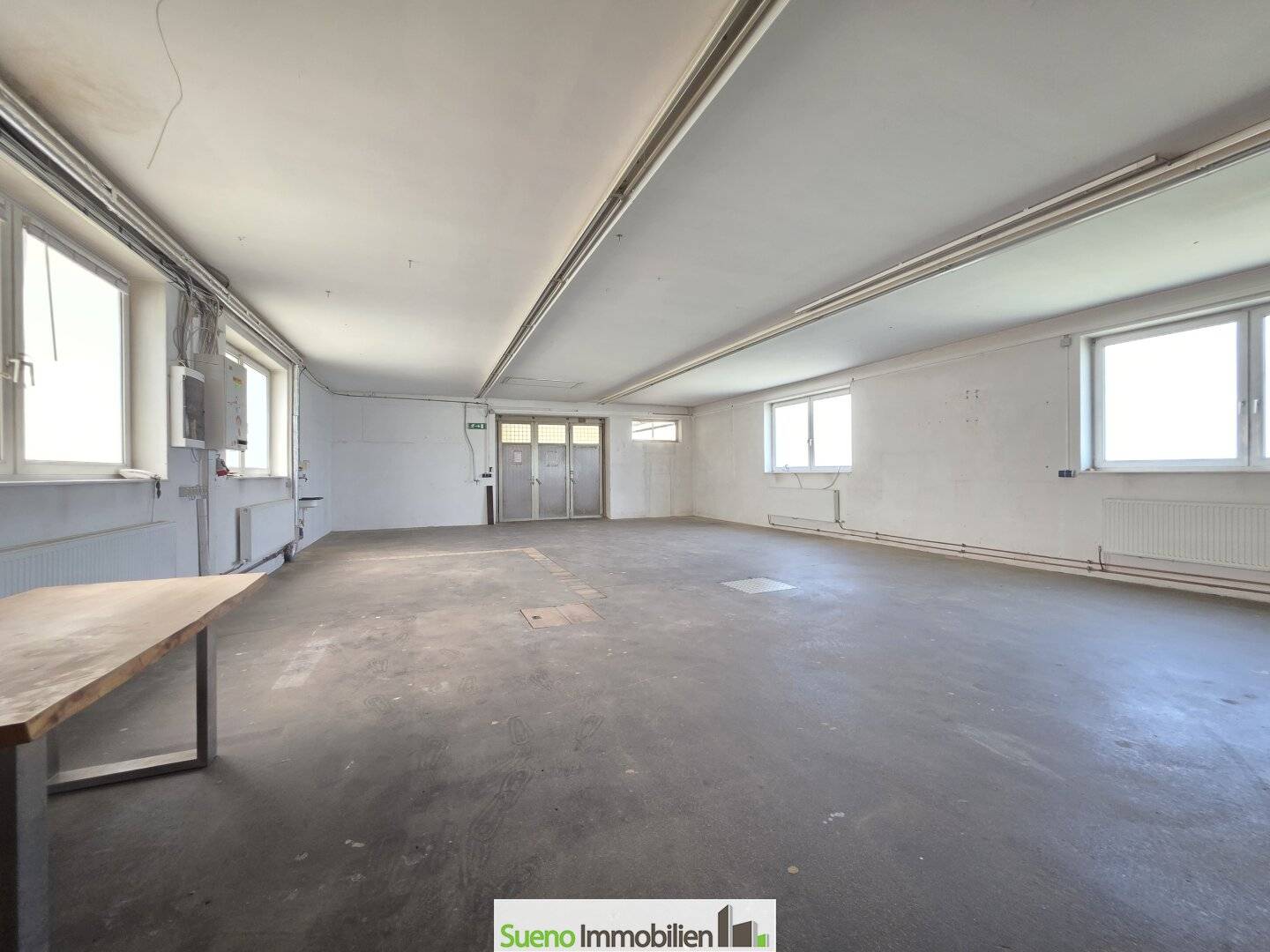 Gewerbehalle – ehemalige Tischlerei mit Büro &amp; Vorplatz