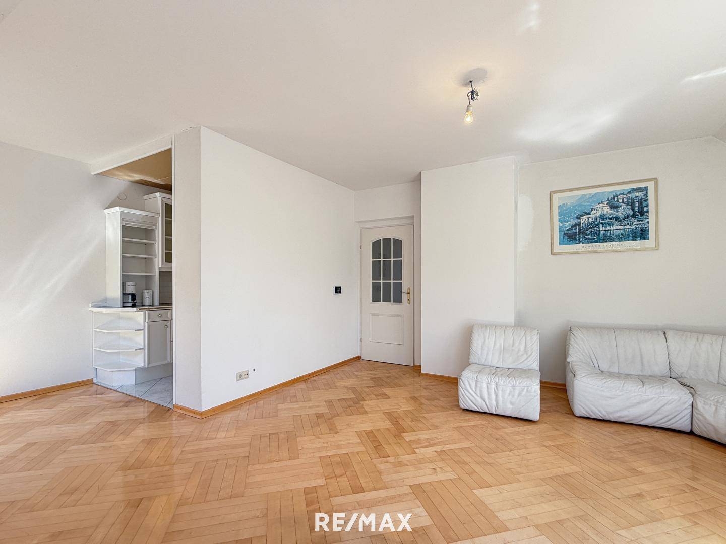 Helle Wohnung mit Loggia und eigenem Abstellplatz