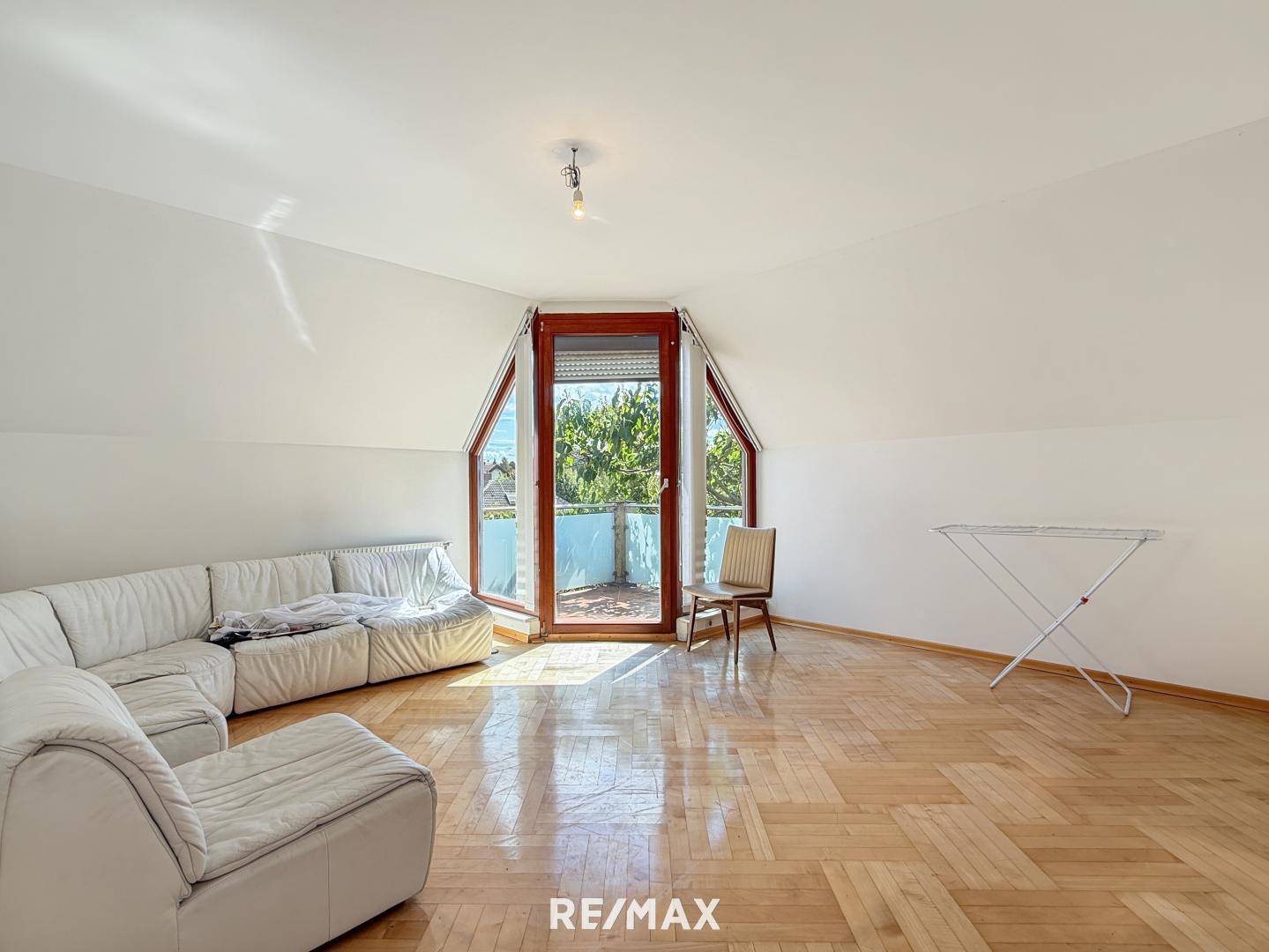 Helle Wohnung mit Loggia und eigenem Abstellplatz