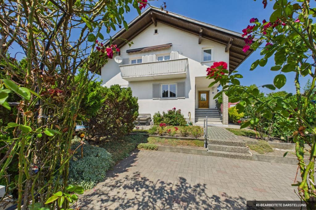 Helle Familienwohnung mit Garten und privatem Pool