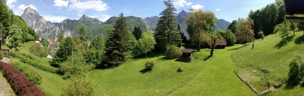 See und Bergblick auf großem Anwesen Wohnung