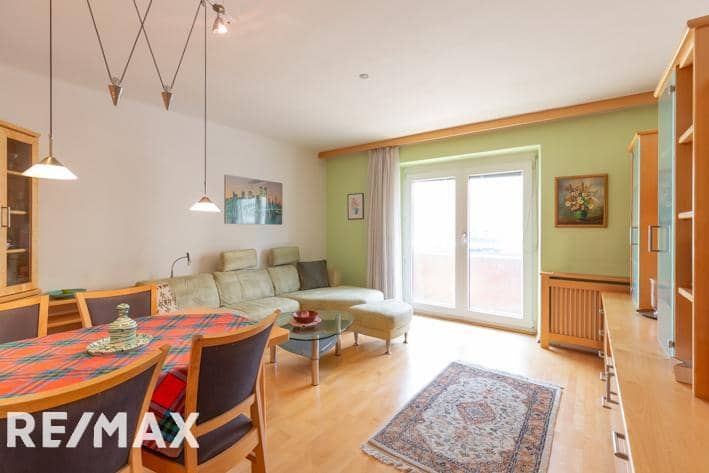Bright apartment in Geidorf with two balconies