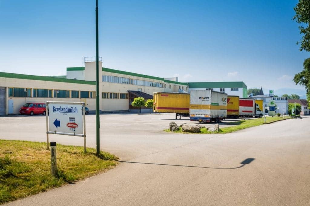 Affordable warehouse with truck access loft apartment
