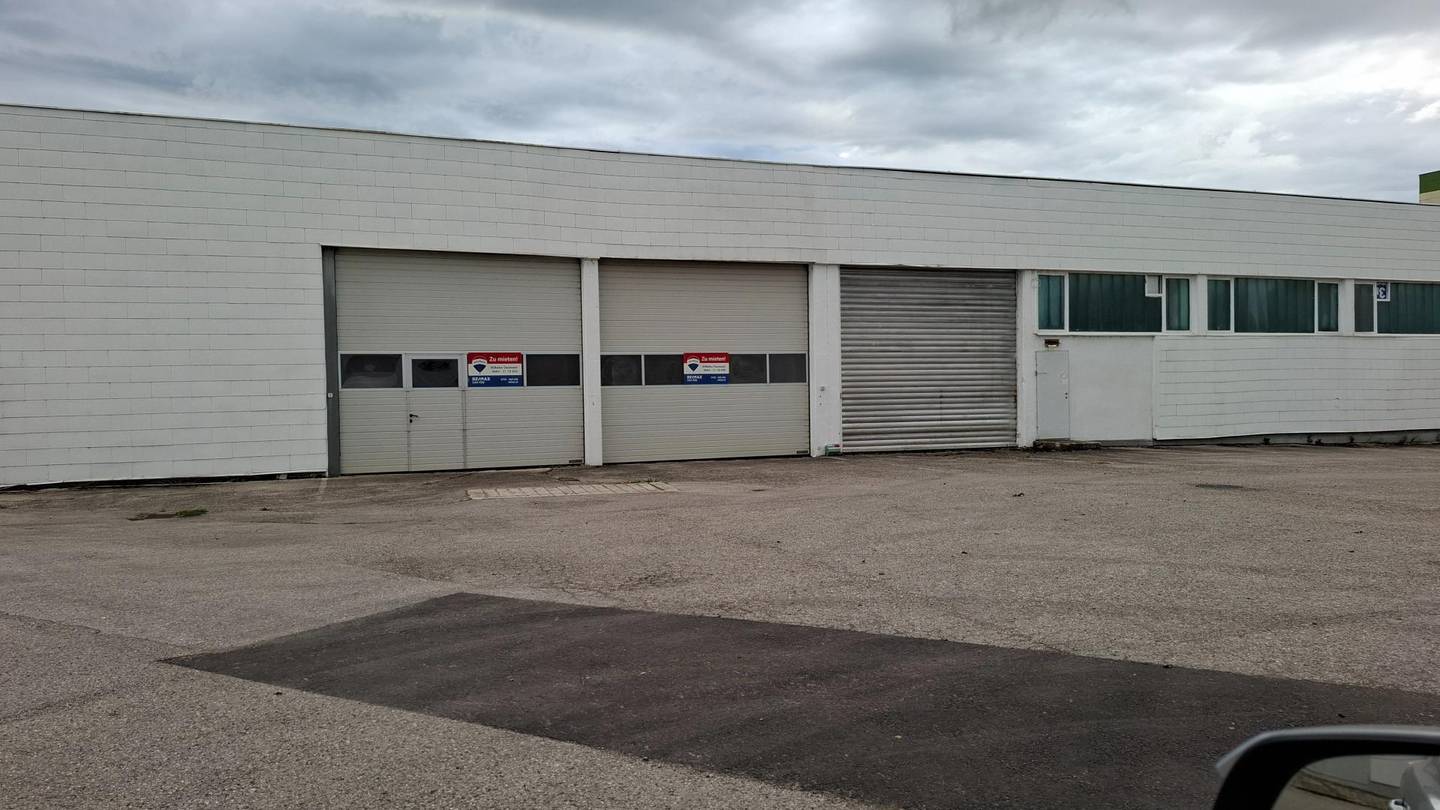 Affordable warehouse with truck access loft apartment