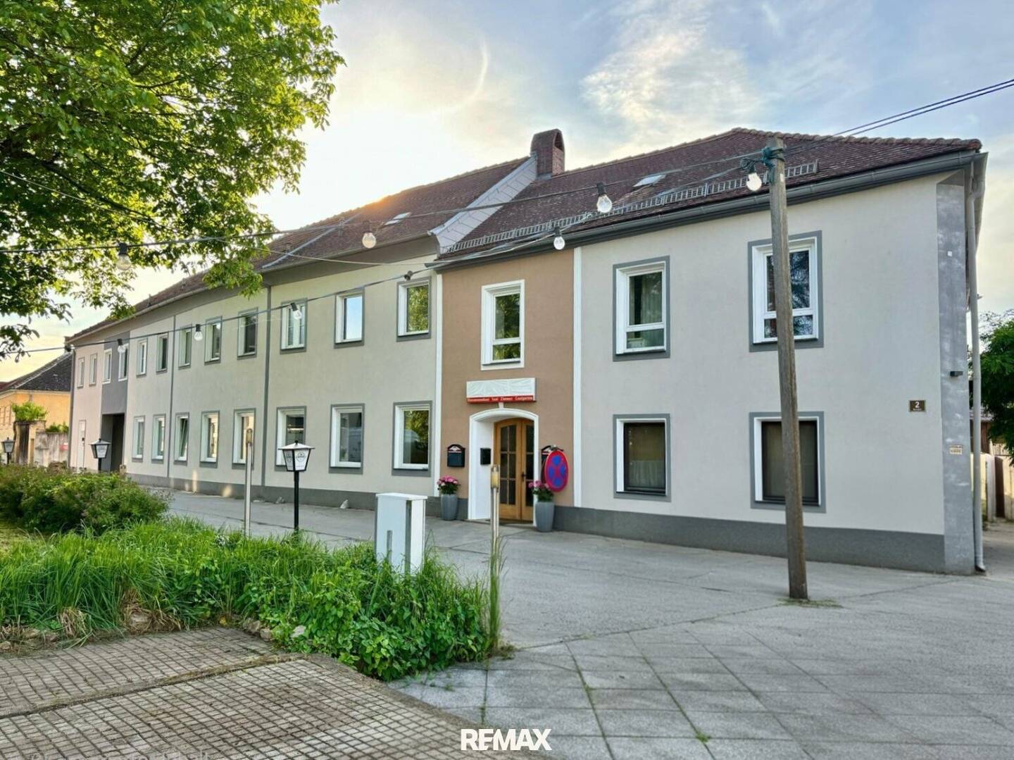 Versatile commercial property near the Danube – combine living and working