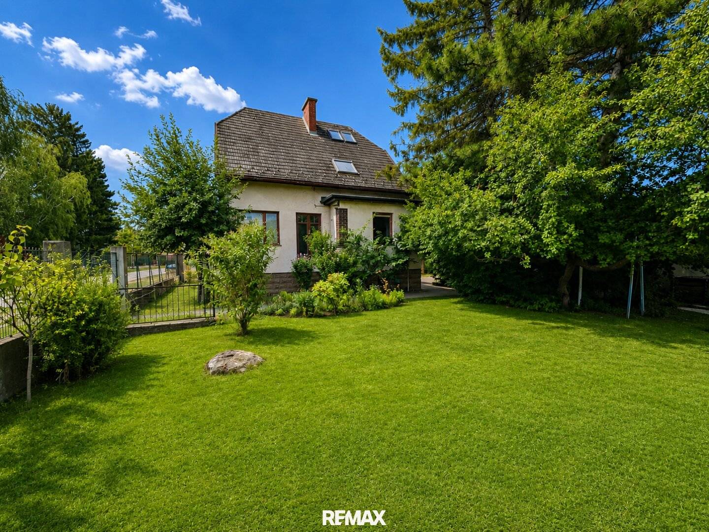 RUHIG! Einfamilienhaus mit großem Garten