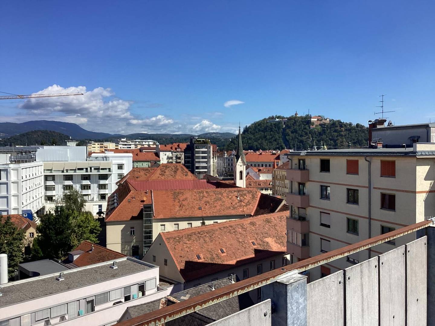 Wohnung with rooftop terrace and Schlossberg view