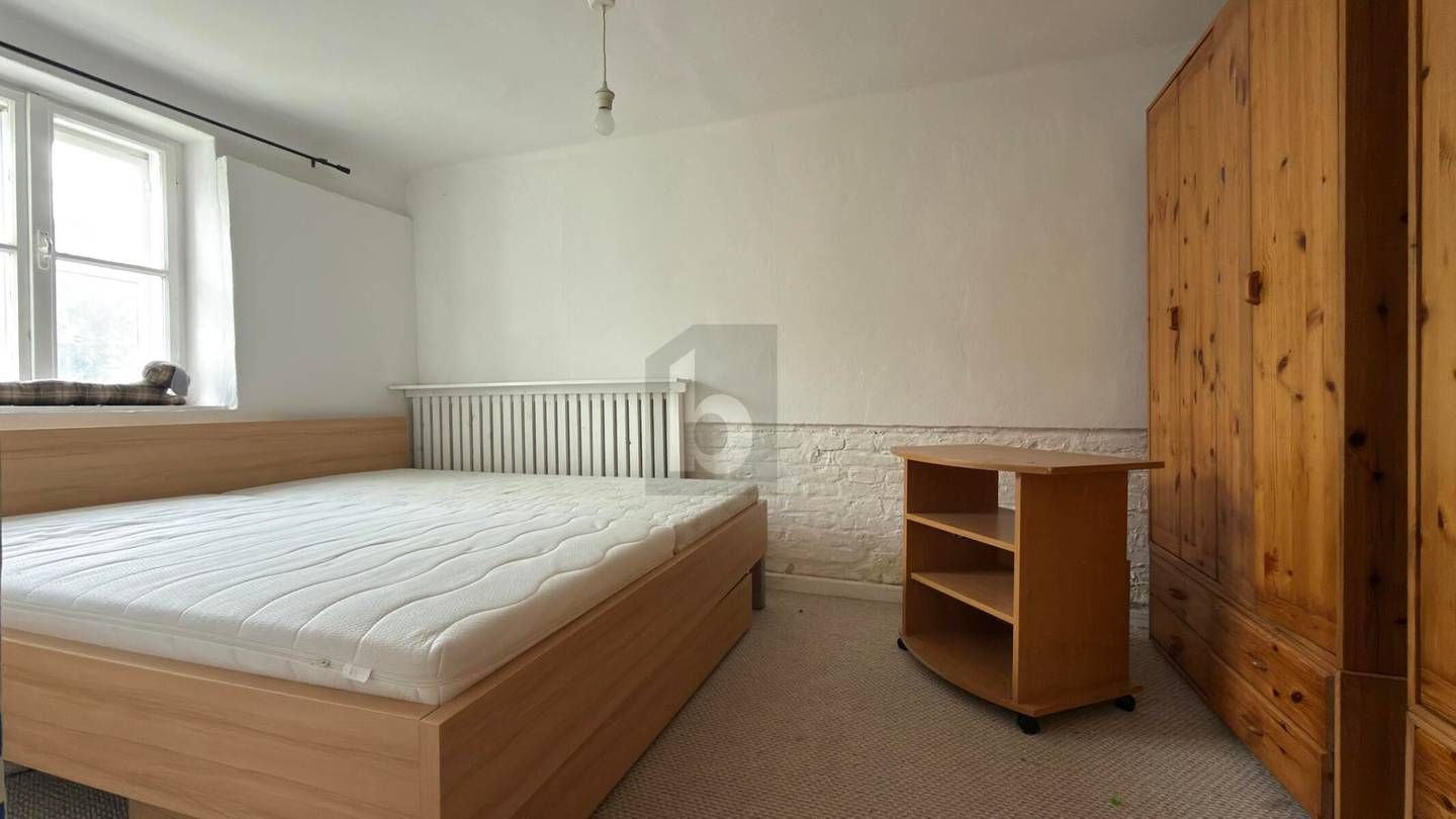 Quiet Familienwohnung with private courtyard