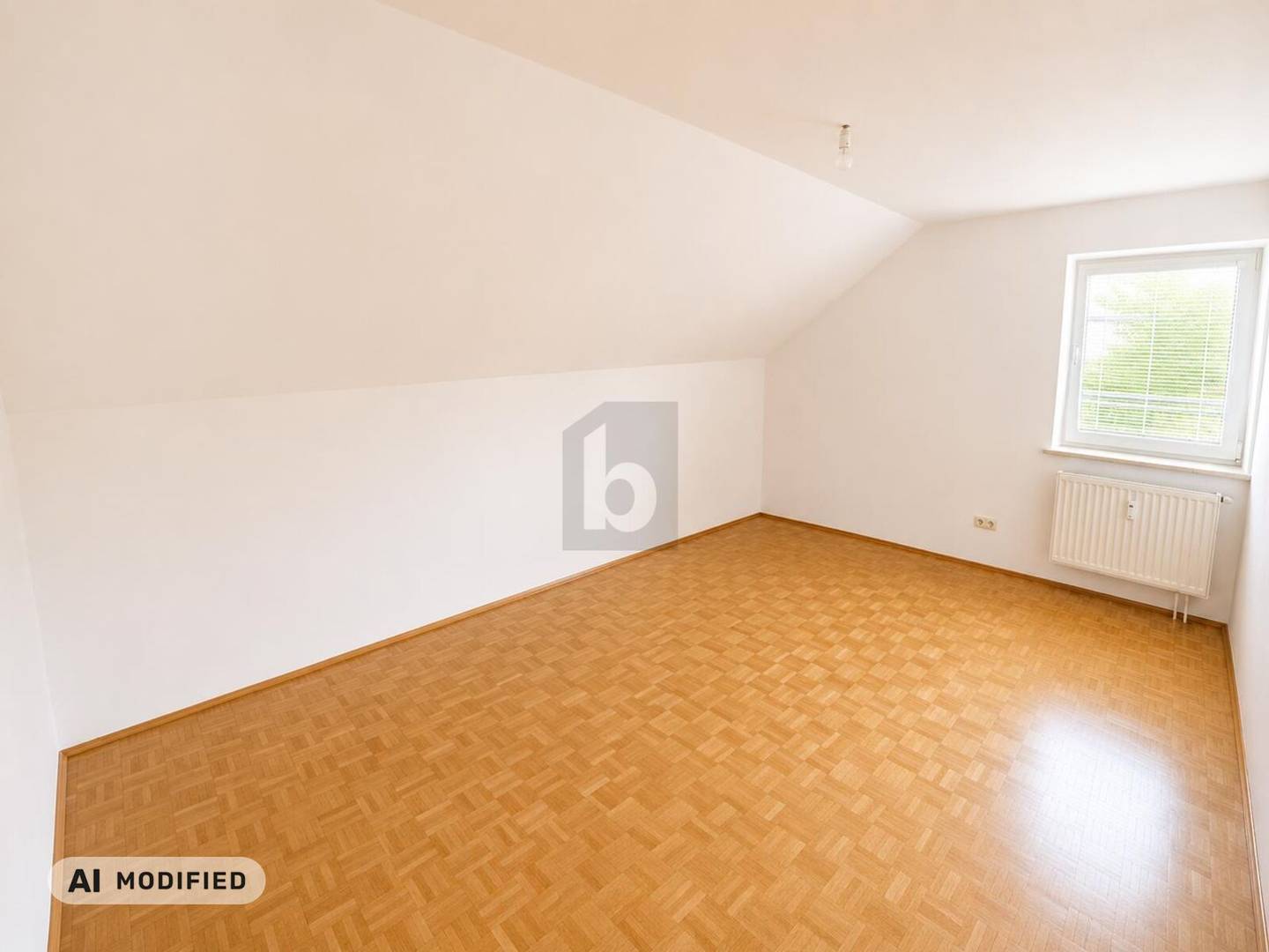 Helle Dachgeschosswohnung mit großem Balkon