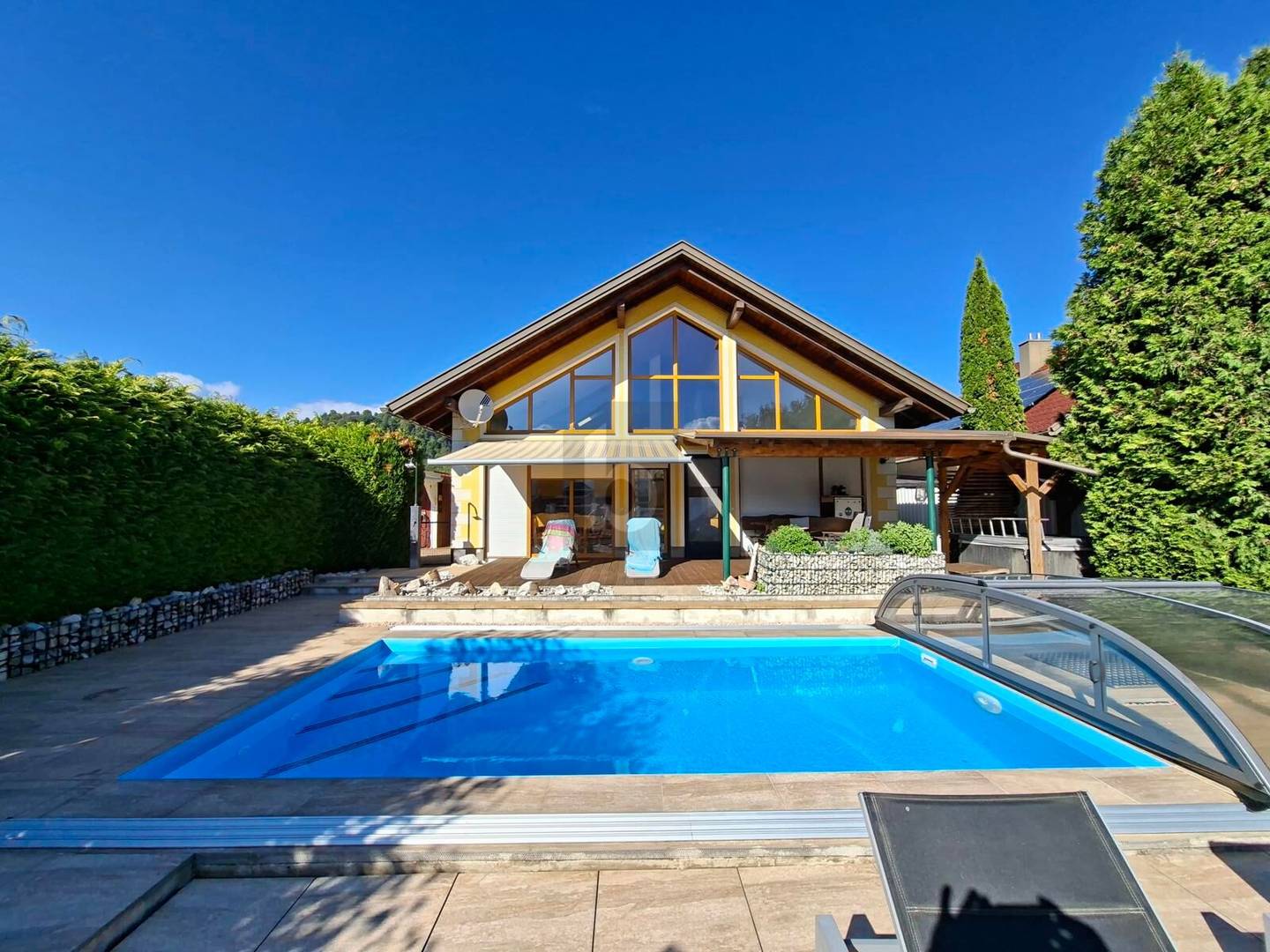 Apartment in former horse farm with large grounds