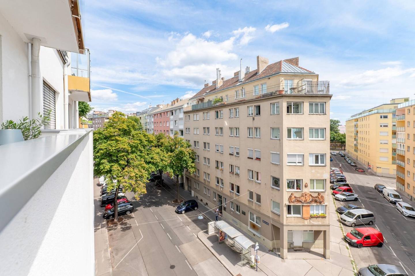Voll eingerichtete 3-Zimmer-Wohnung mit Terrasse und KFZ-Stellplatz zu verkaufen!