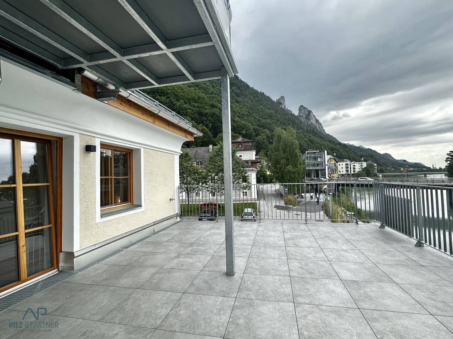 Old town terrace apartment on the Salzach